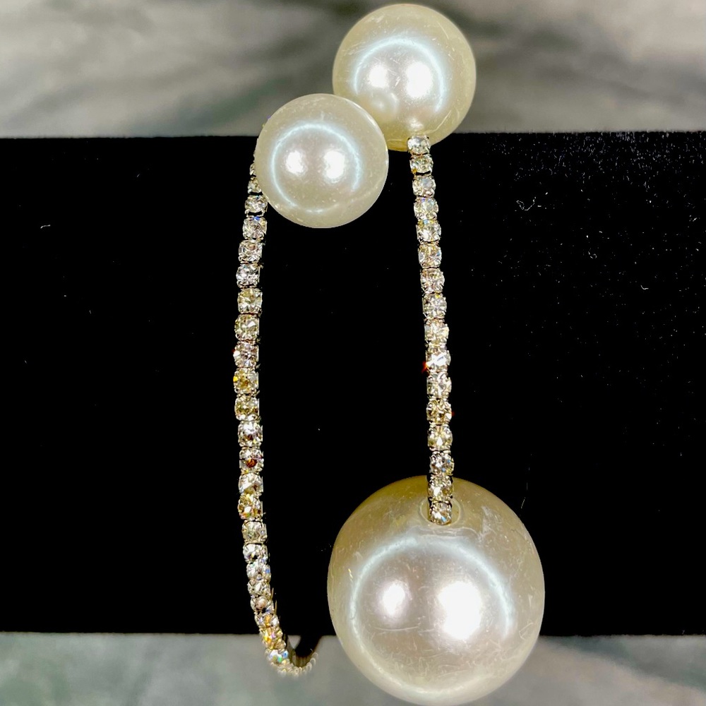 Flexible faux Pearl and diamond bracelet